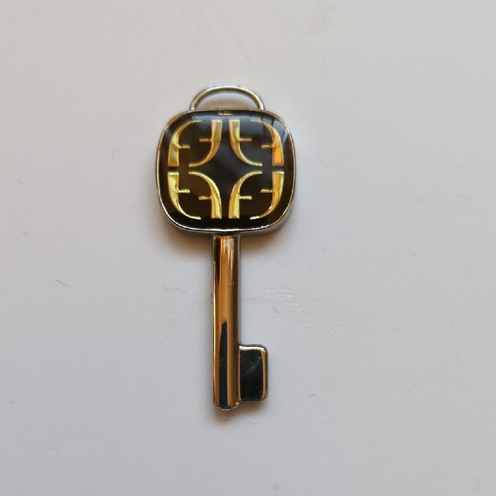 Fossil Purse Key Hang Tag Replacement - Silver‎ Metal w/ Brown & Gold Enamel